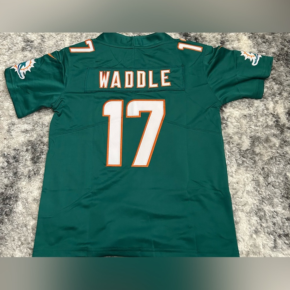 🐬🐬Nike Youth Teal Miami Dolphins Jersey - Picture 2 of 2